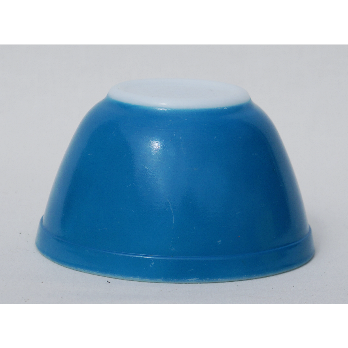 pyrex mixing bowl - blue