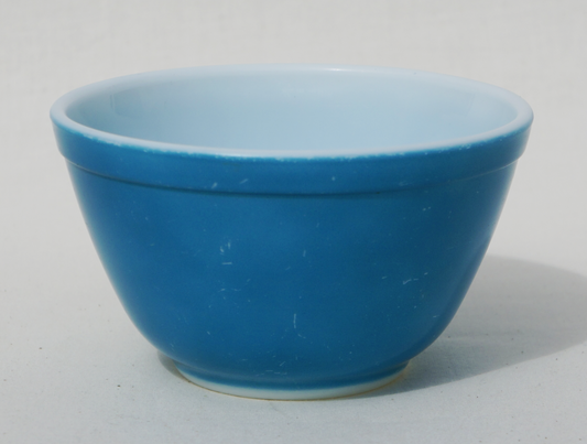 pyrex mixing bowl - blue